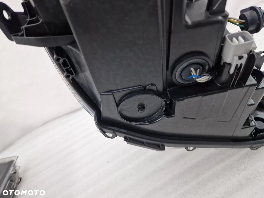 TOYOTA YARIS 3 III LIFT 17- LEWA LAMPA PRZEDNIA PRZÓD SOCZEWKA , NR AUKCJI LA685 - 13