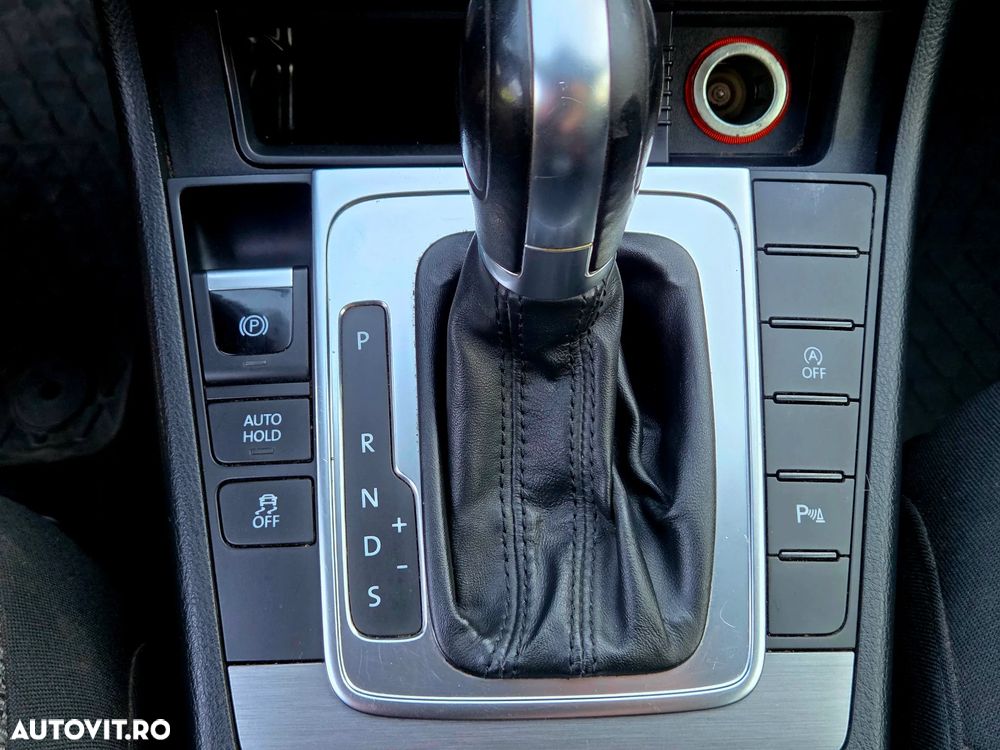 Volkswagen Passat 2.0 TDI DSG Comfortline - 24