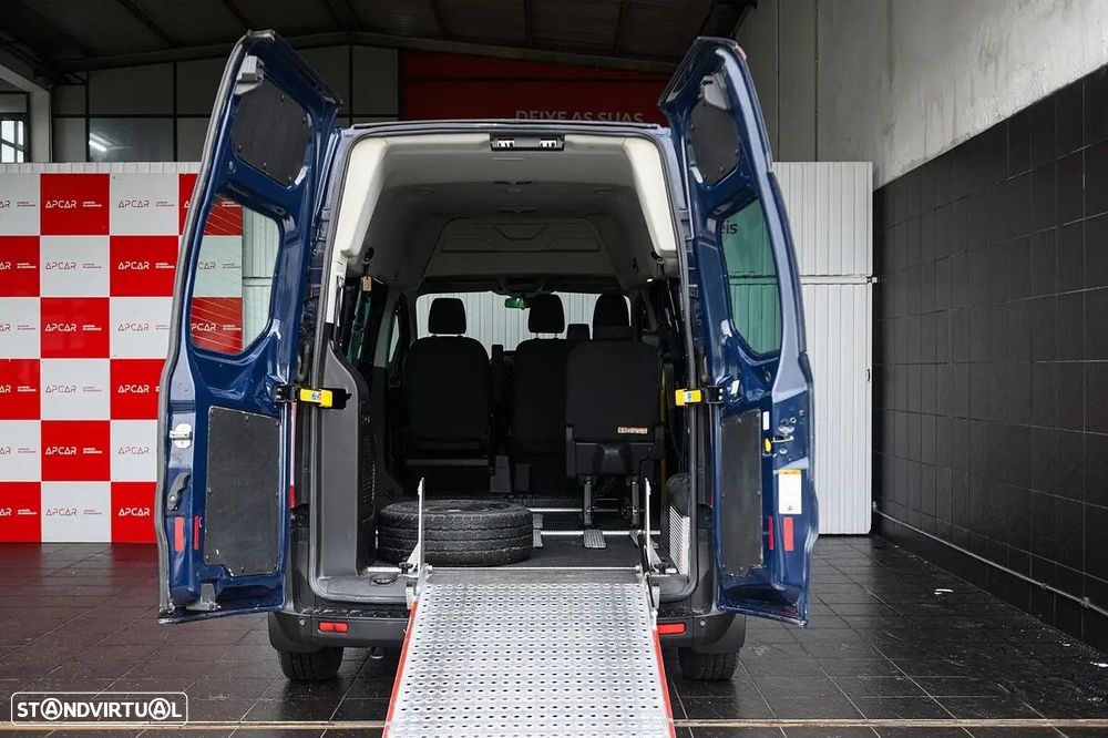 Ford Transit Custom Adaptada p/ 3 cadeiras de rodas - 24