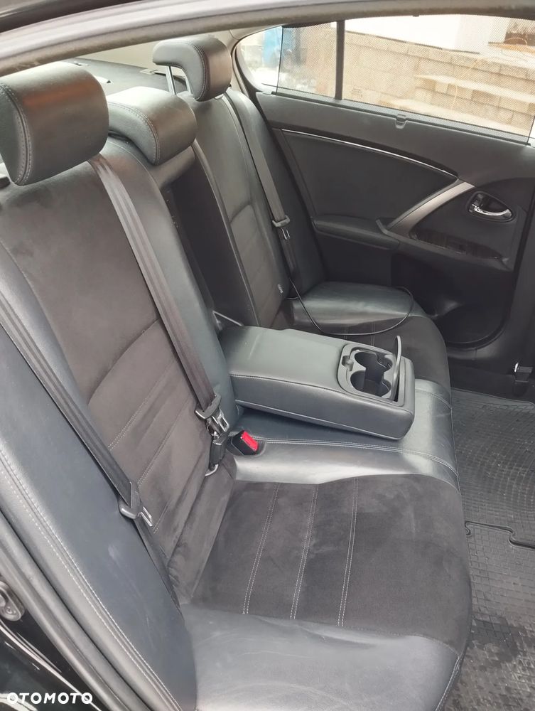 Toyota Avensis 2.0 D-4D Premium - 26