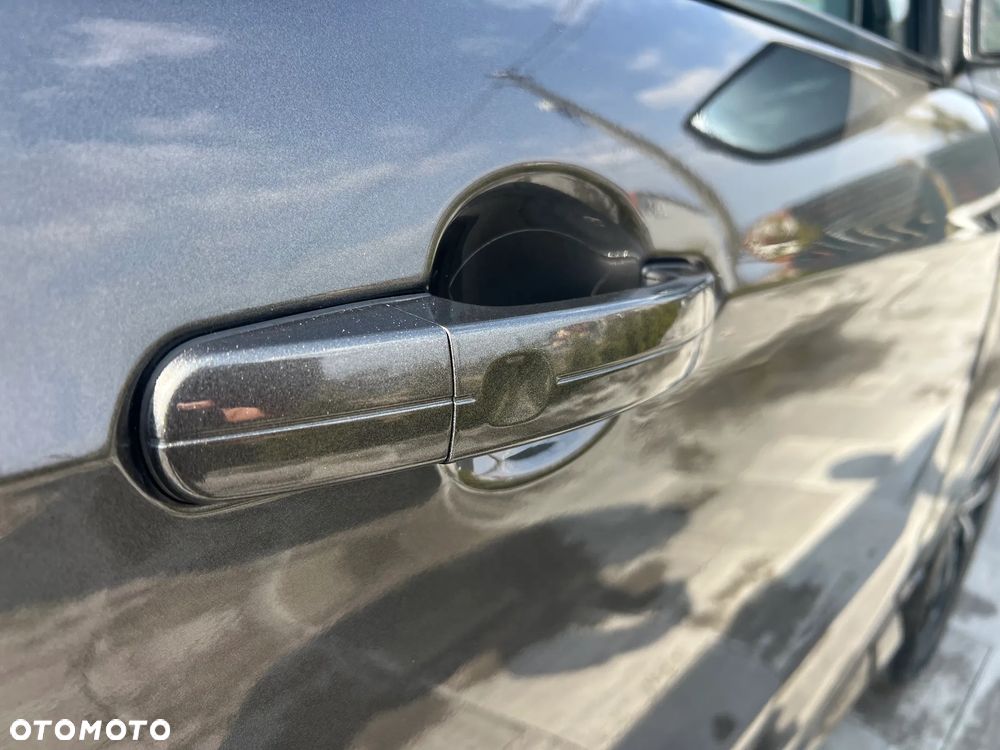 Ford Kuga 2.0 TDCi 2x4 ST-Line - 23