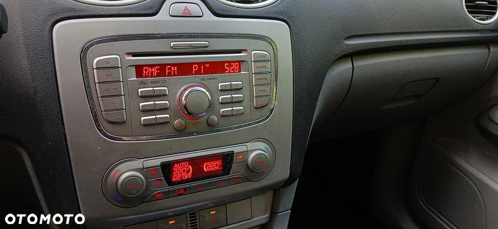 Ford Focus 1.8 Ghia - 12