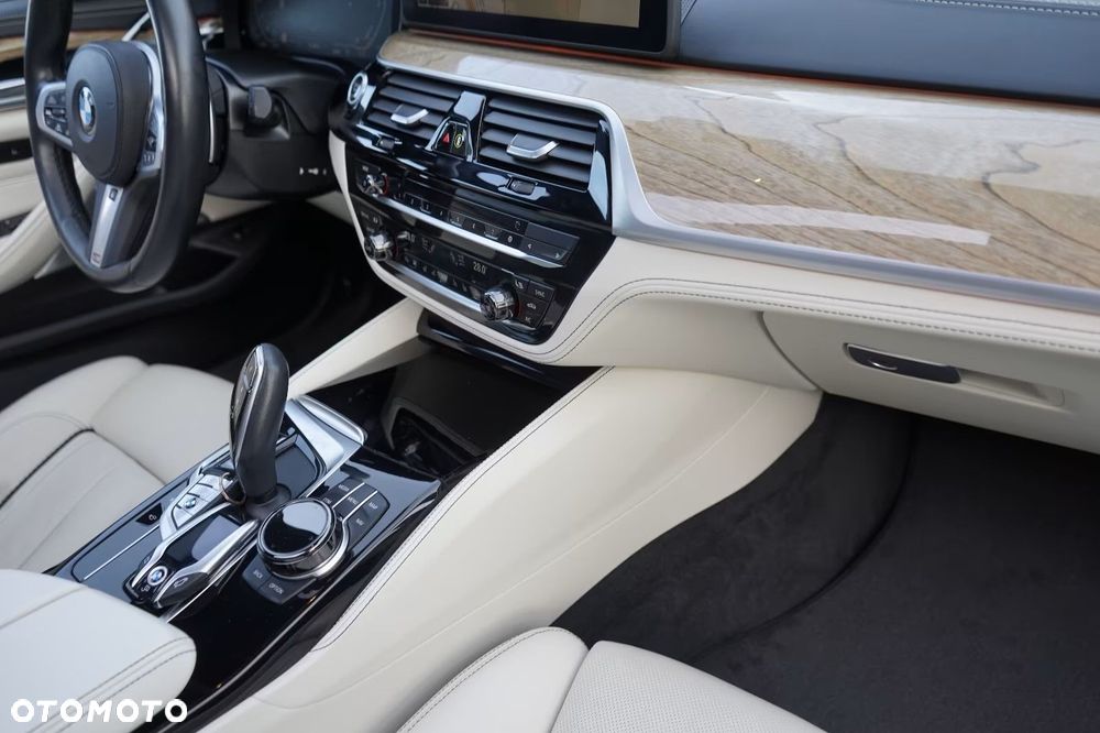 BMW Seria 5 520d xDrive Luxury Line - 9