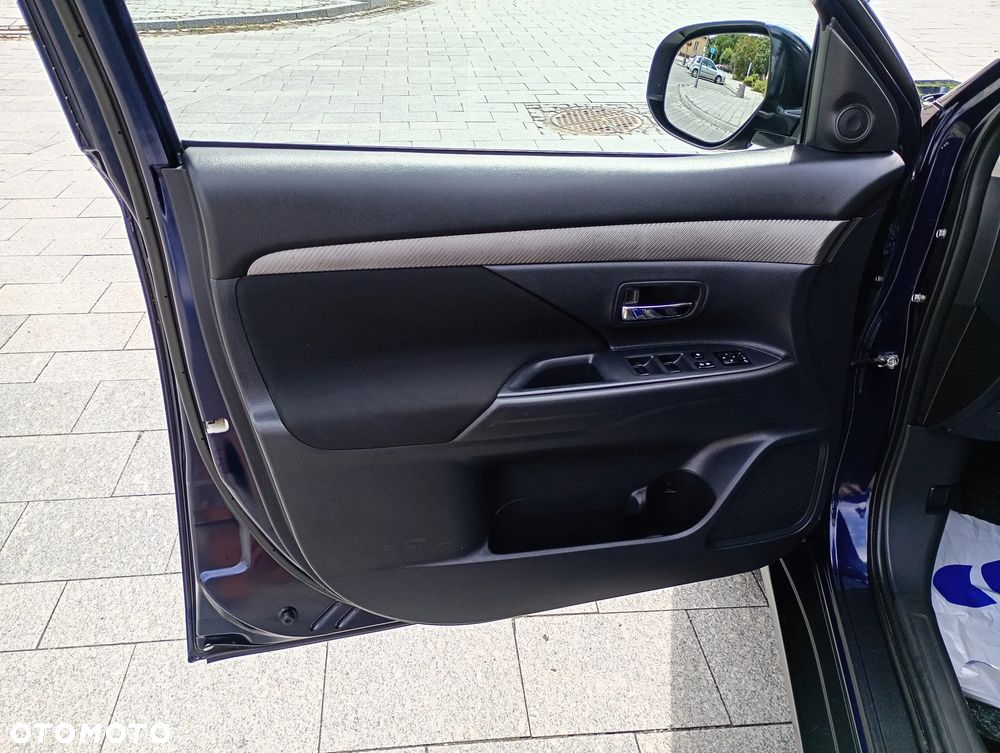 Mitsubishi Outlander 2.0 2WD Inform - 21