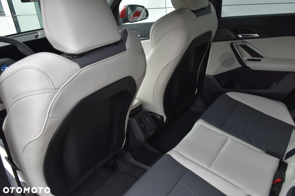BMW iX1 xDrive30 66.5kWh M Sport Edition - 27