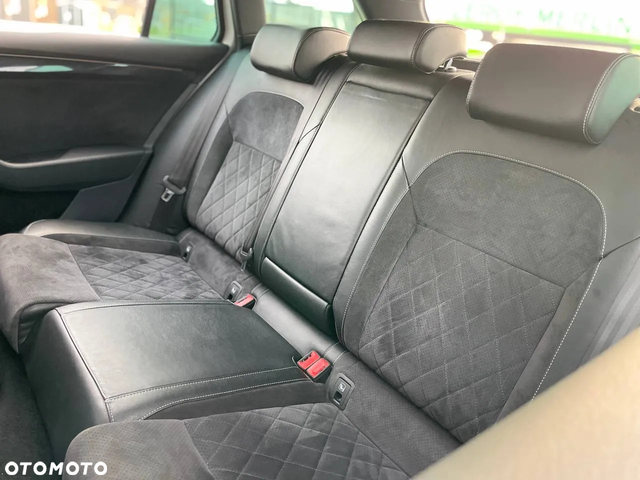 Skoda Superb Combi 2.0 TDI DSG Sportline - 28