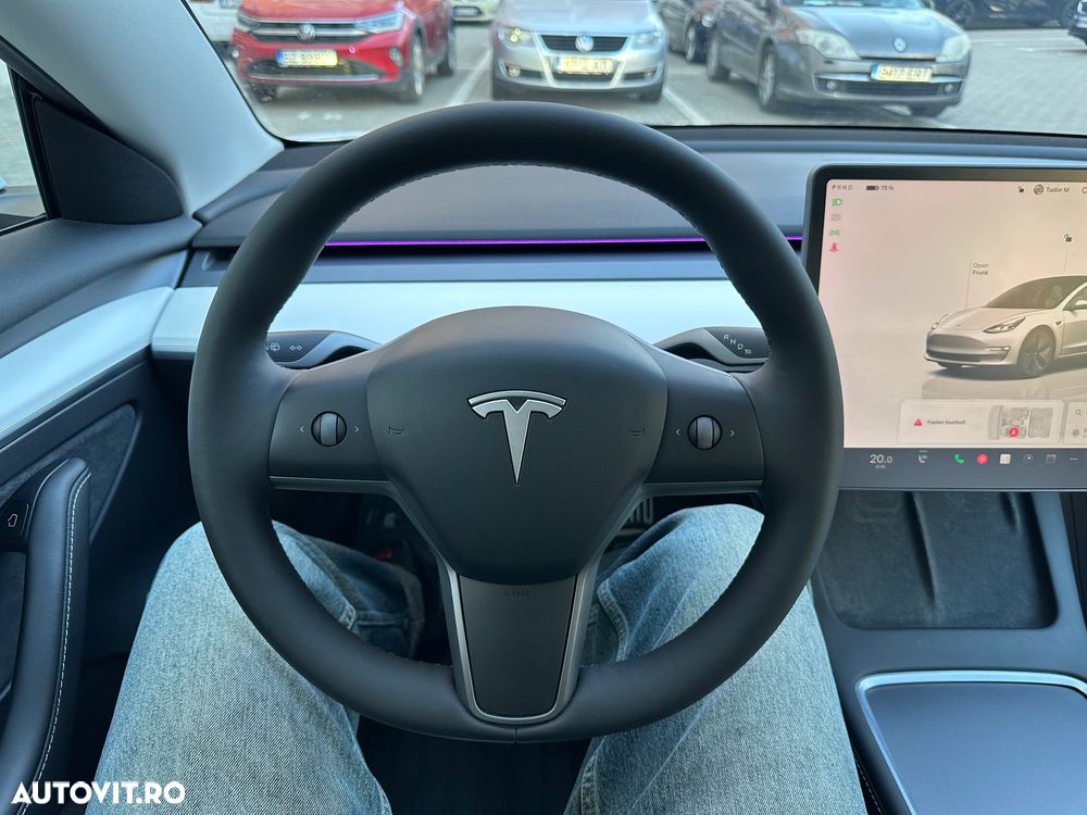 Tesla Model 3 - 10