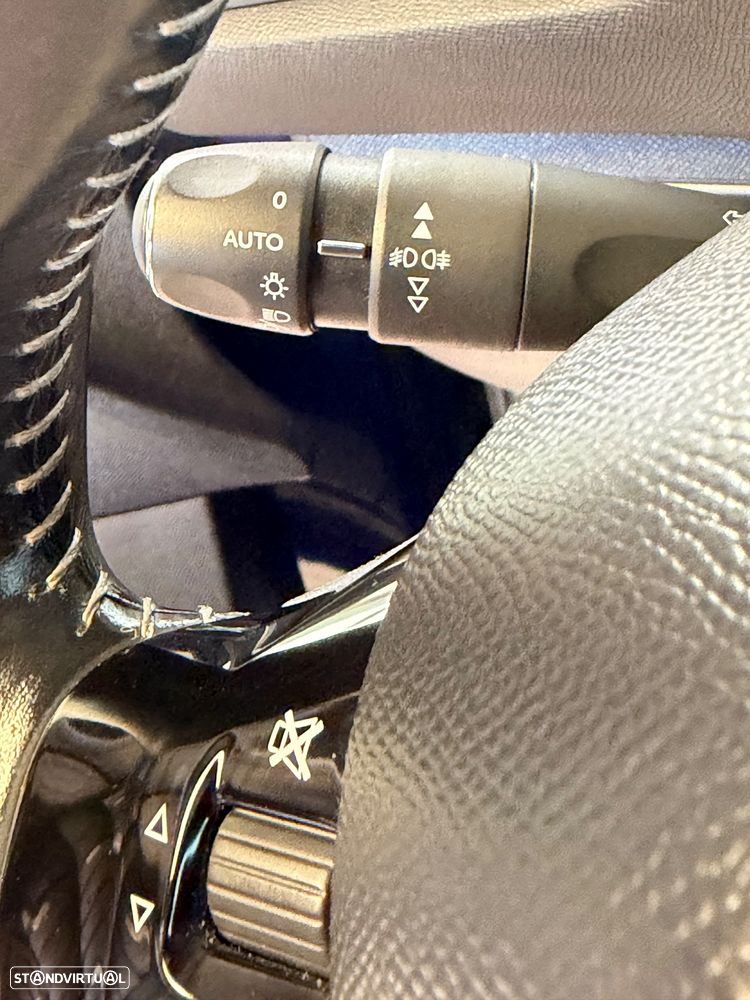 Peugeot 308 SW BlueHDi 130 Stop & Start Allure Pack - 26