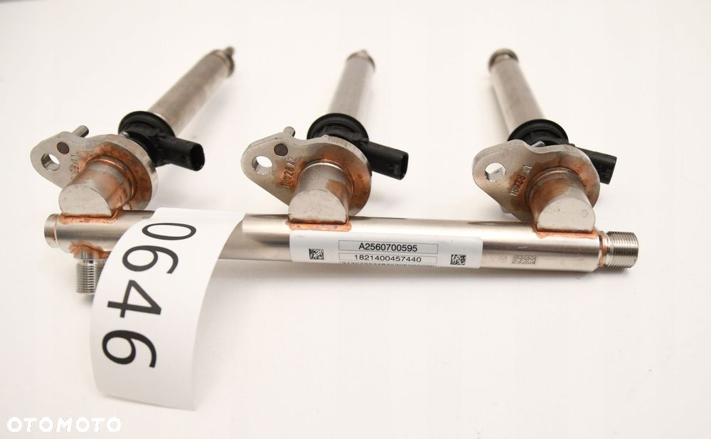 MERCEDES KOMPLETNA LISTWA WTRYSKOWA WTRYSK 0646 - 3