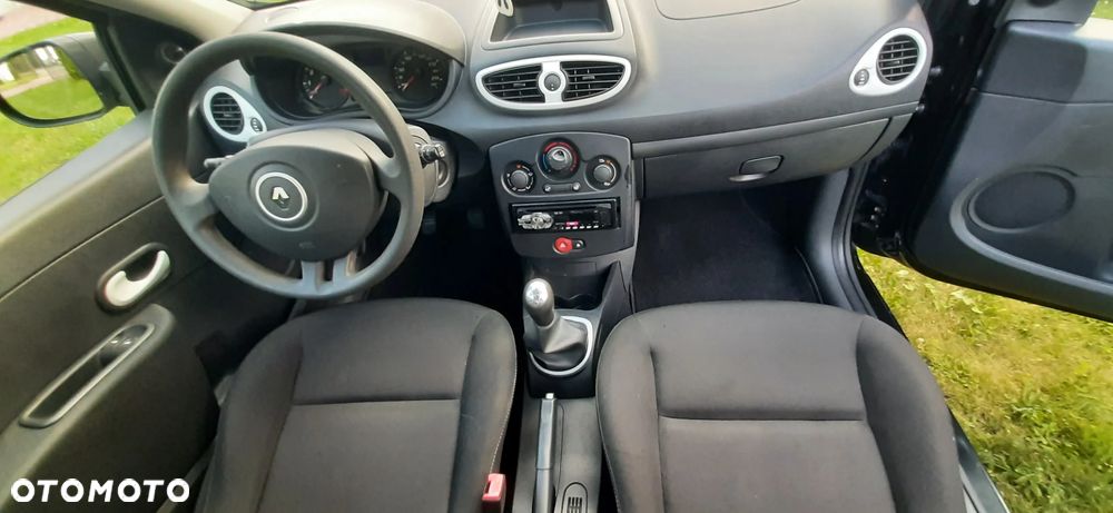 Renault Clio - 26