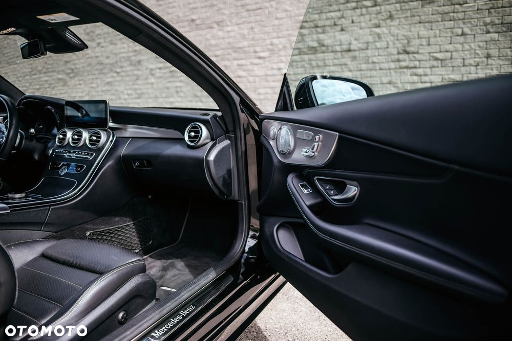Mercedes-Benz Klasa C 300 Coupe 9G-TRONIC AMG Line - 30