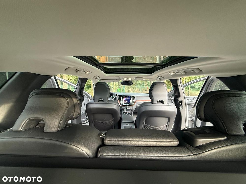 Volvo XC 60 B5 B AWD Plus Dark - 12