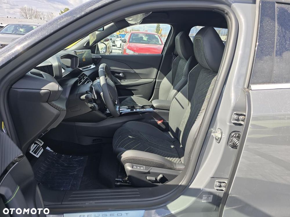 Peugeot 2008 PureTech mHEV GT e-DCS6 - 11