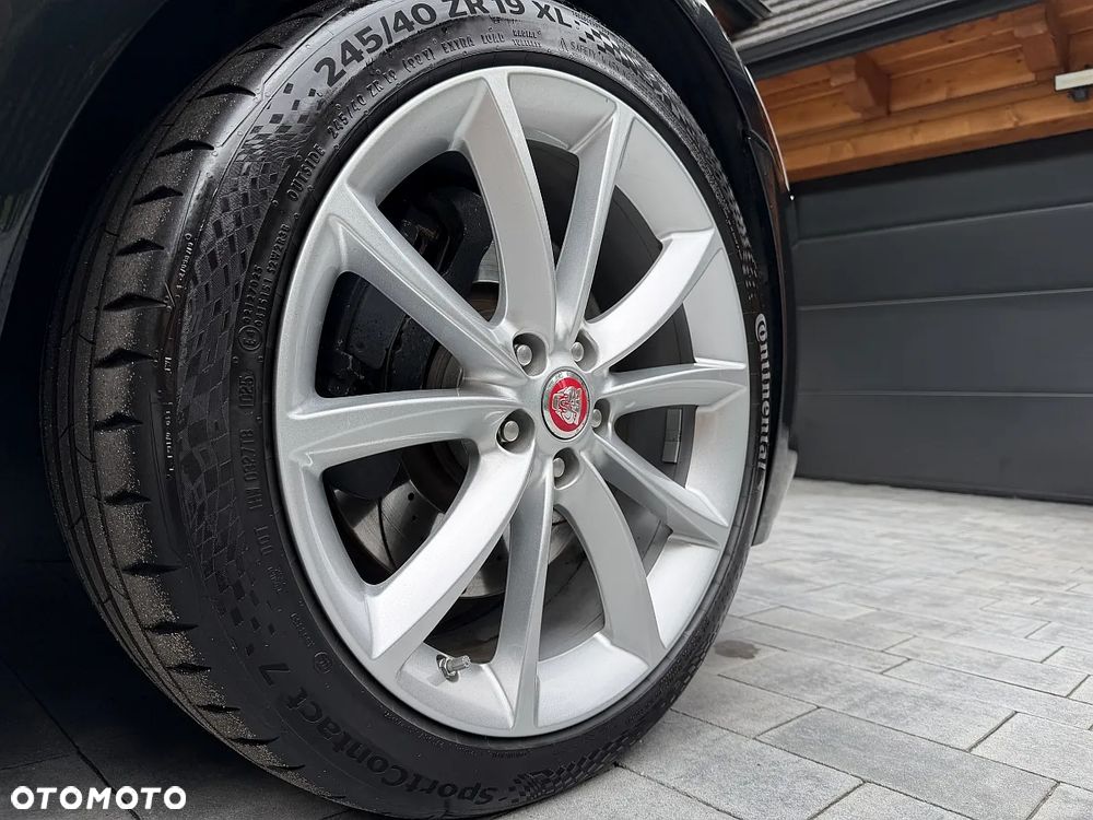 Jaguar XF 4.2 SV8 - 12