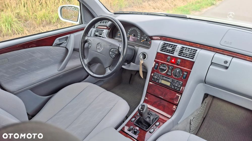 Mercedes-Benz Klasa E 220 CDI Classic - 1