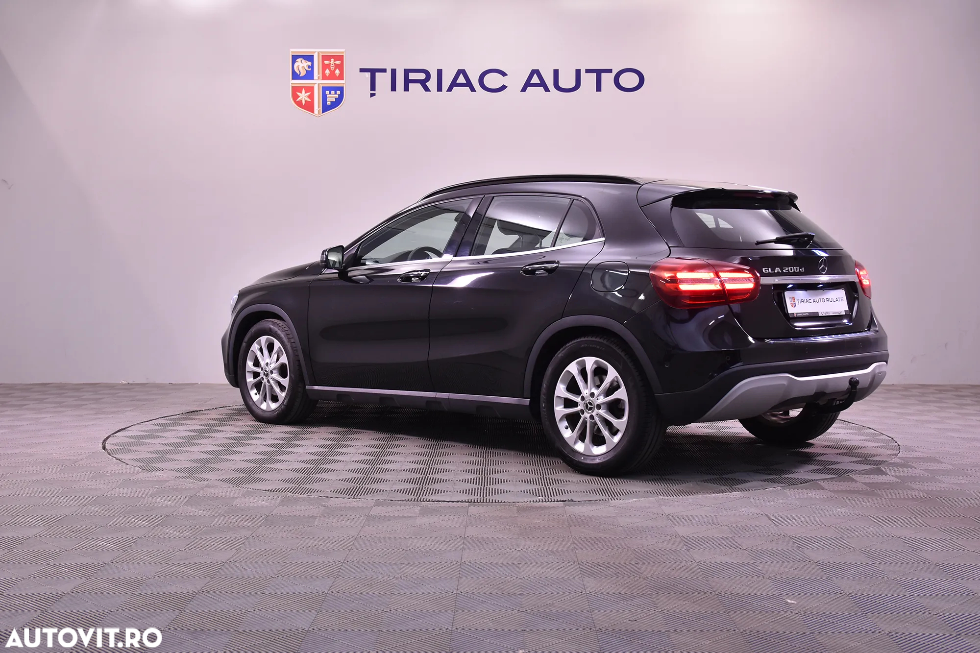 Mercedes-Benz GLA 200 d 7G-DCT - 3