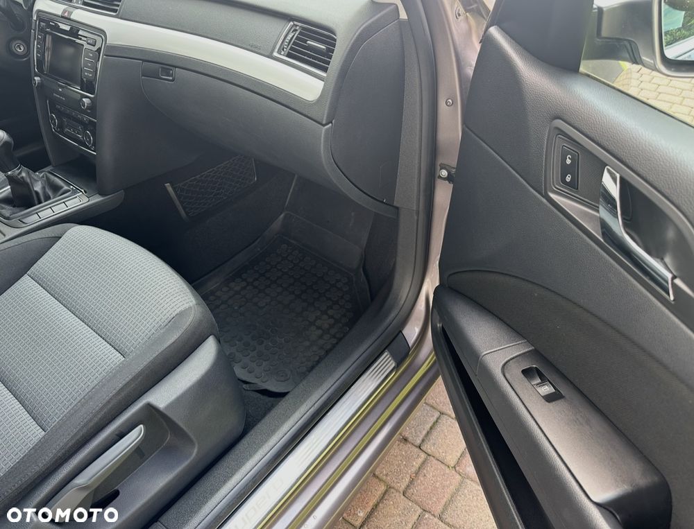 Skoda Superb 2.0 TDI Ambition - 15