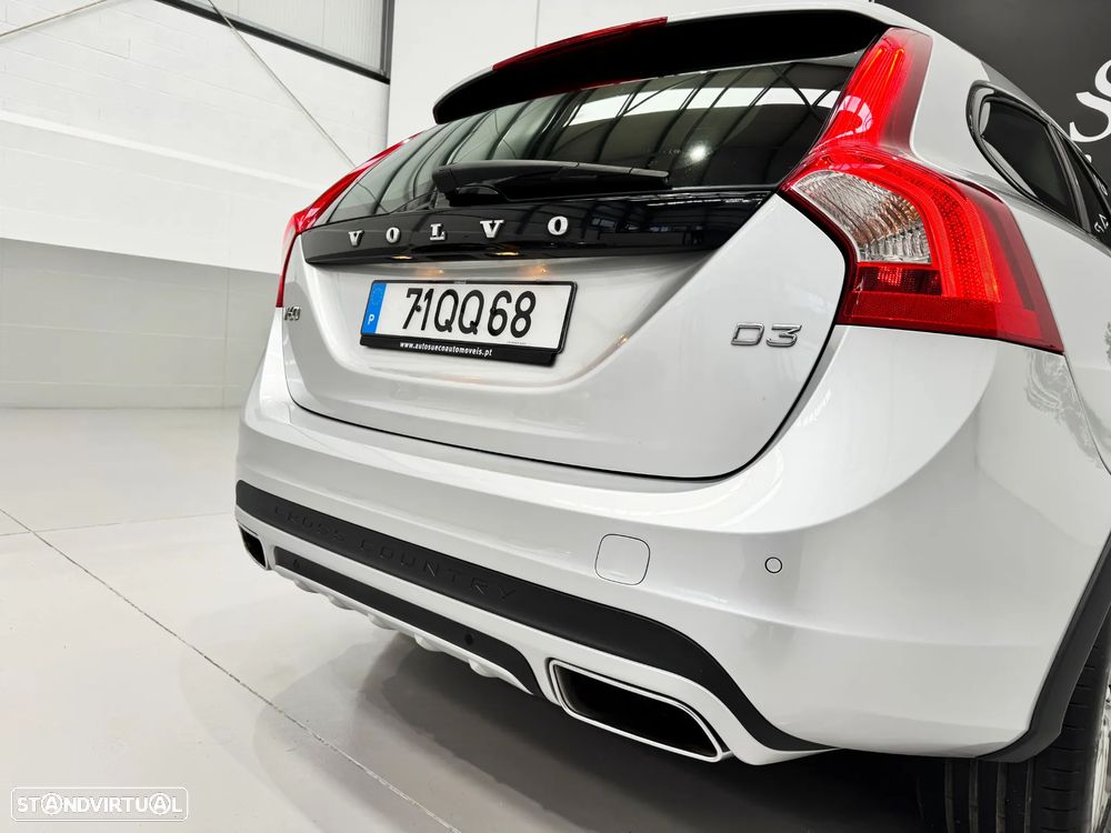 Volvo V60 Cross Country 2.0 D3 Summum - 11
