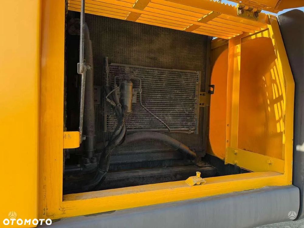 Volvo EC 240 LC - 11