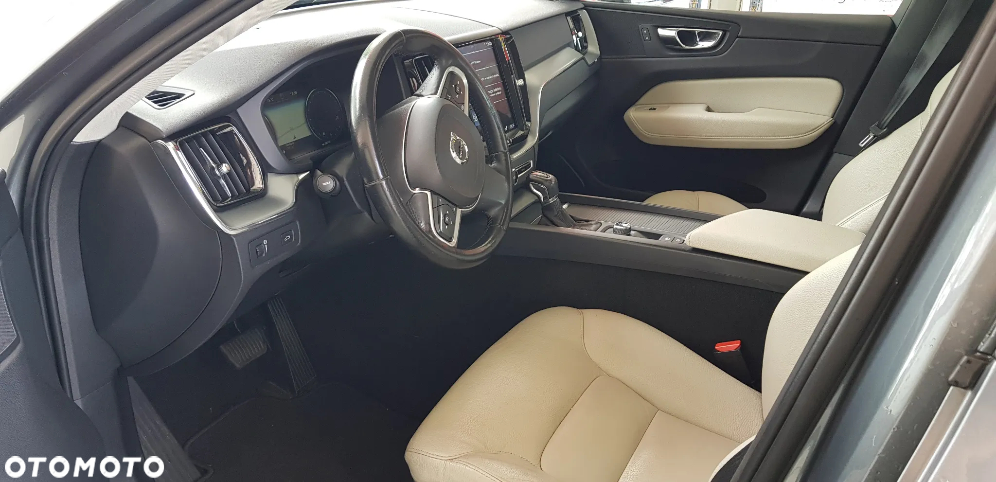 Volvo XC 60 D5 AWD Geartronic Momentum - 13