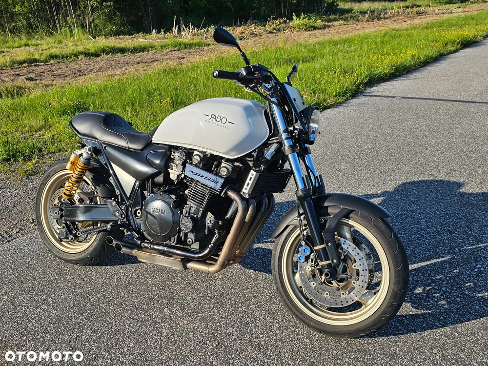 Yamaha XJR - 22