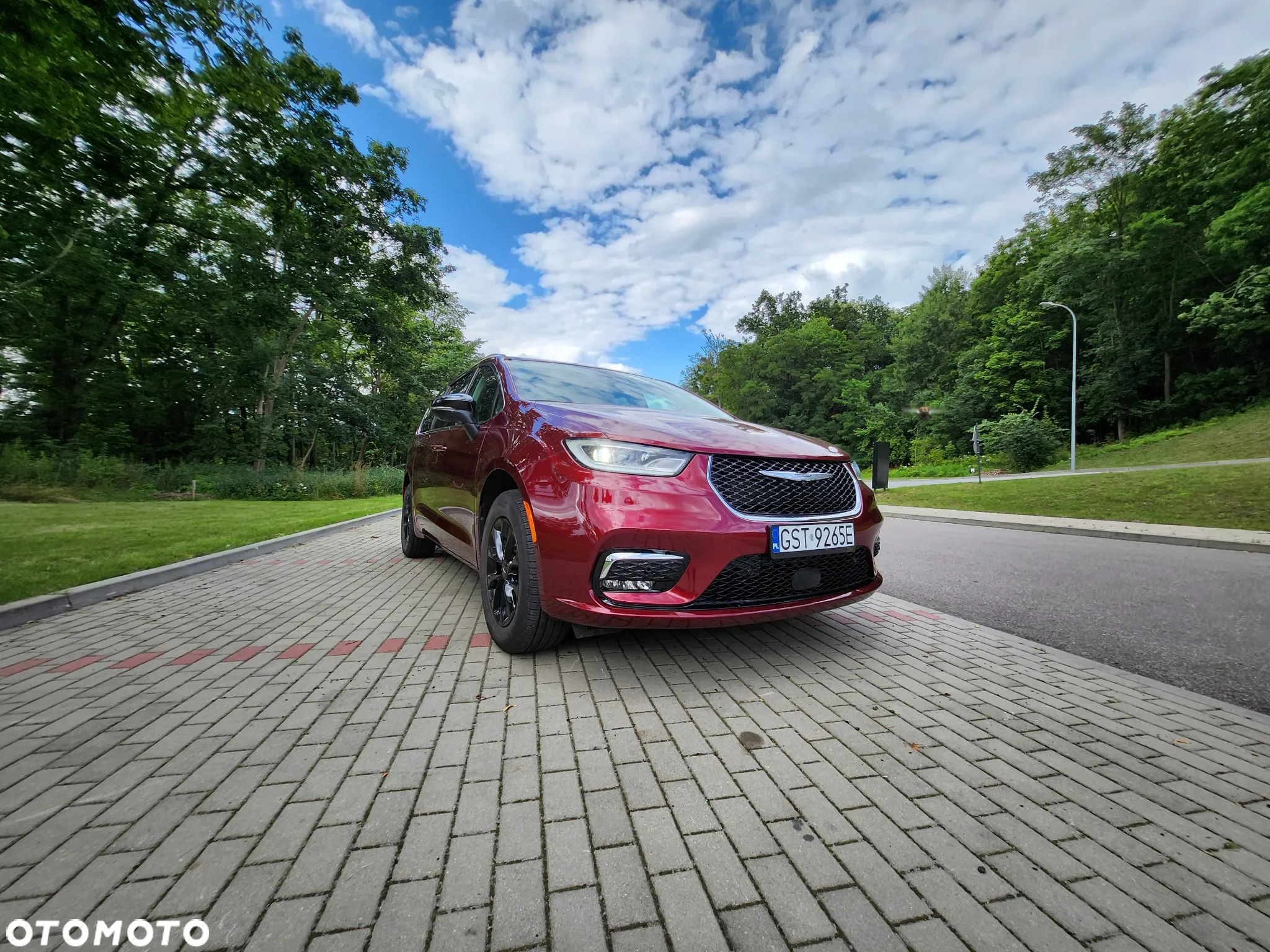 Chrysler Pacifica - 2