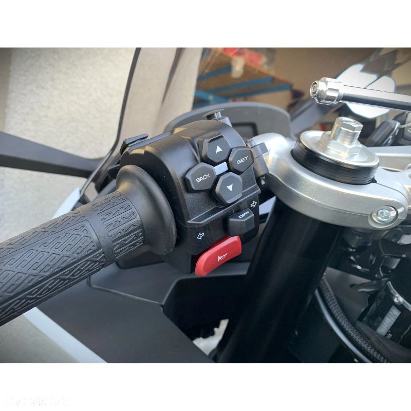 CFMoto SR - 11