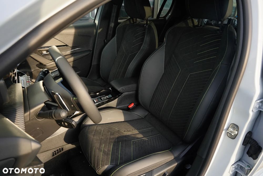 Peugeot 208 1.2 mHEV GT - 18