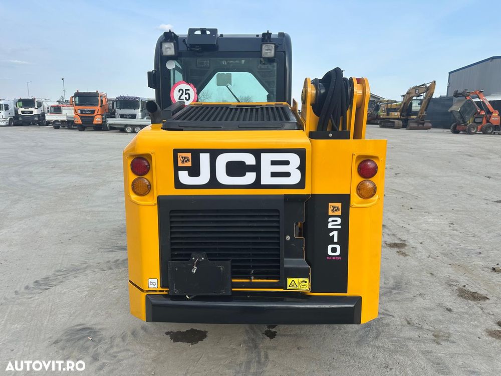 JCB 210 T4 - 3
