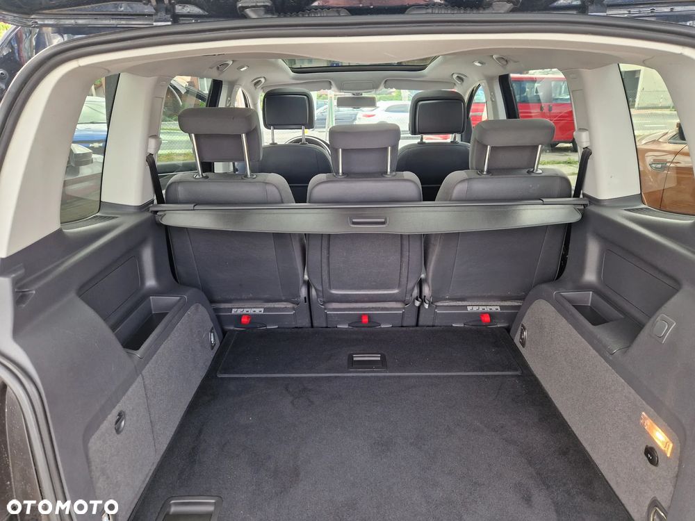 Volkswagen Touran - 14