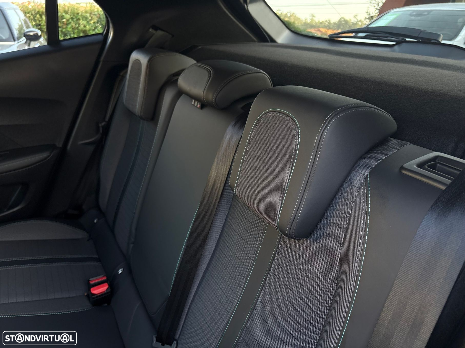 Peugeot e-2008 50 kWh Allure Pack - 30