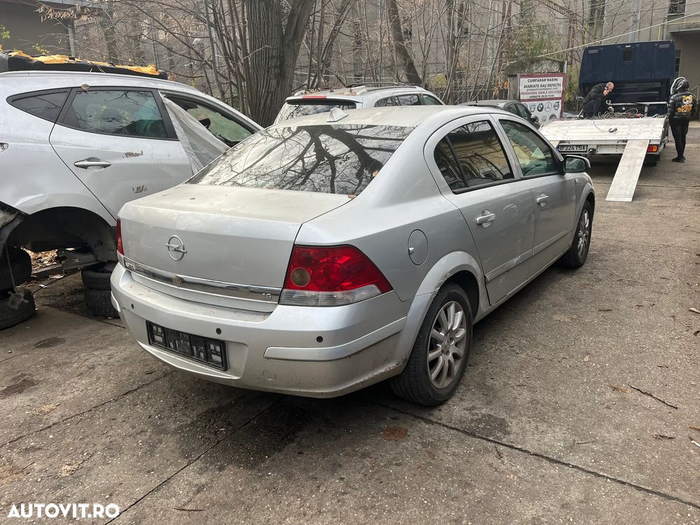 Dezmembrez Opel Astra H sedan gri argintiu Z157 1,6 benzina 2008 - 6