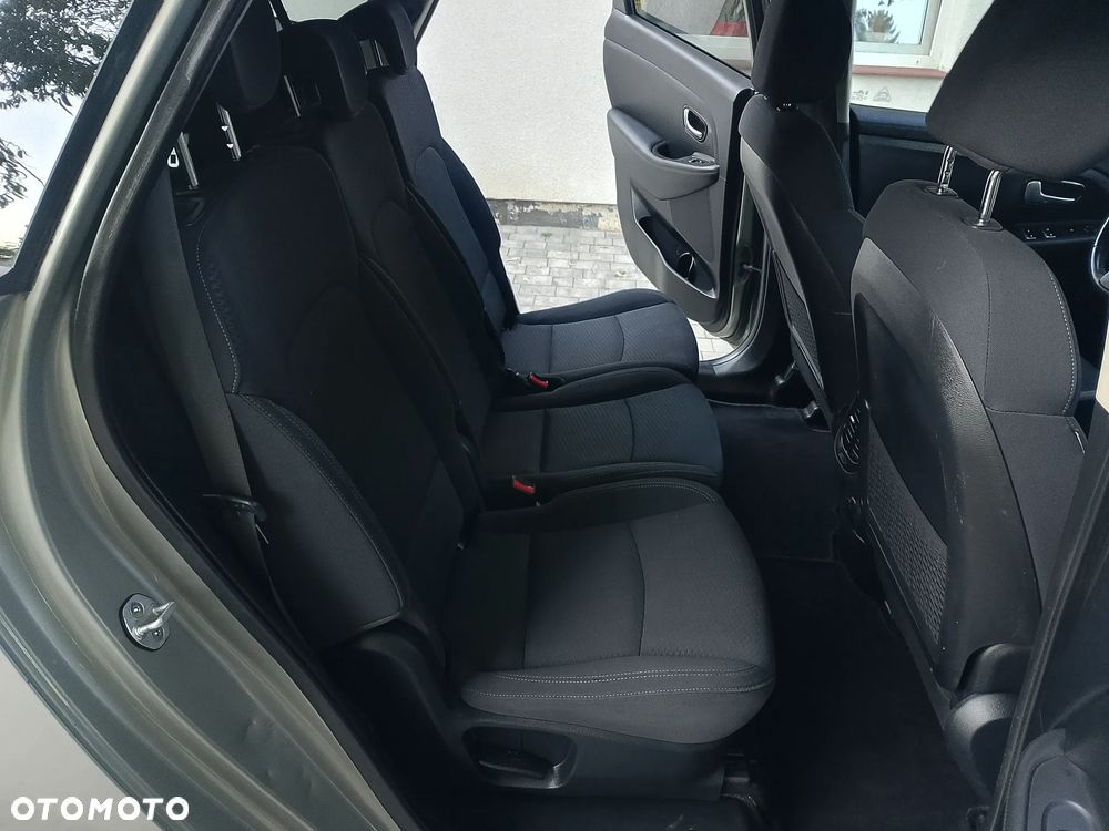 Kia Carens 1.7 CRDi M 7os EU6 - 8