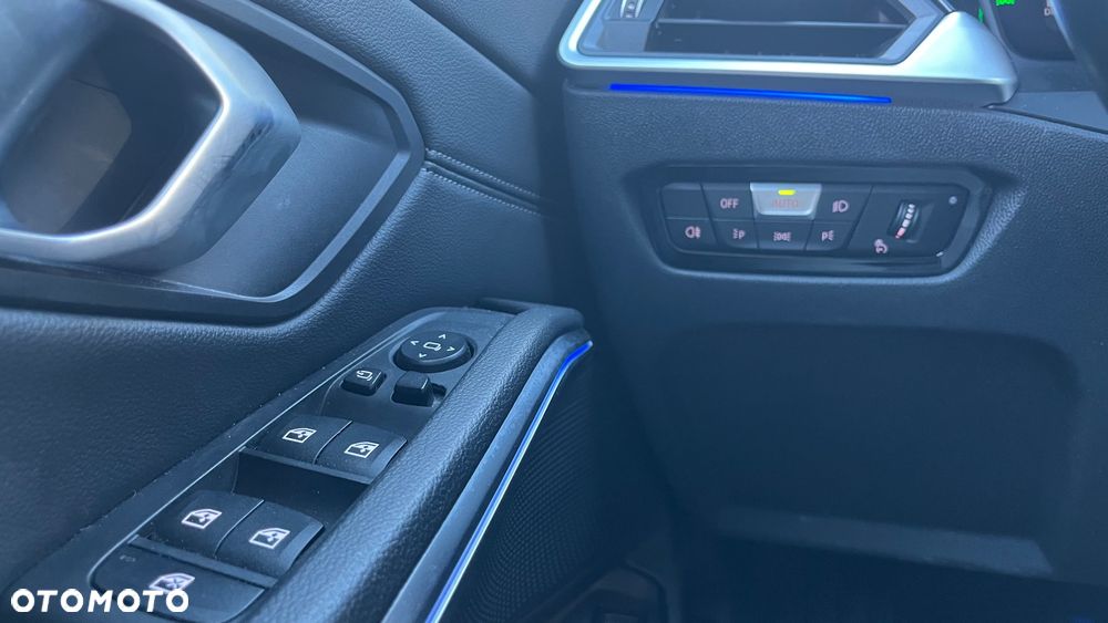 BMW Seria 3 320d Luxury Line Purity sport - 30