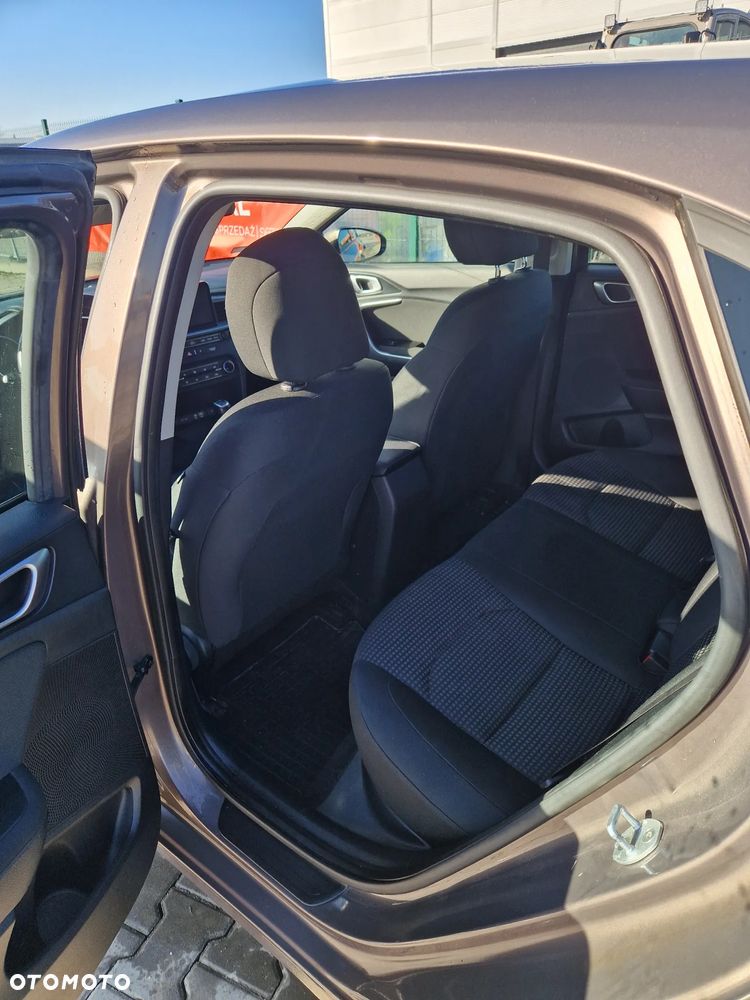 Kia Ceed 1.4 L - 8