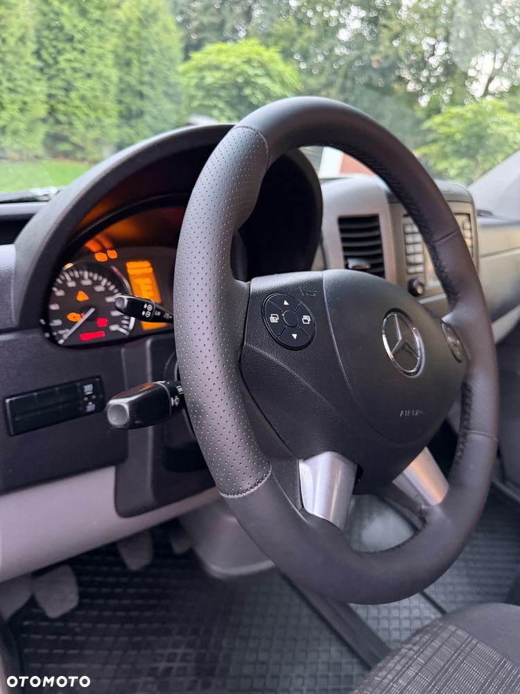 Mercedes-Benz Sprinter - 25