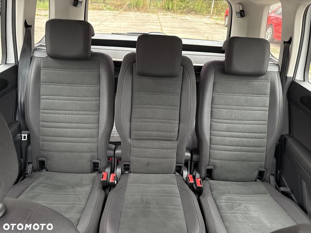 Volkswagen Touran - 22