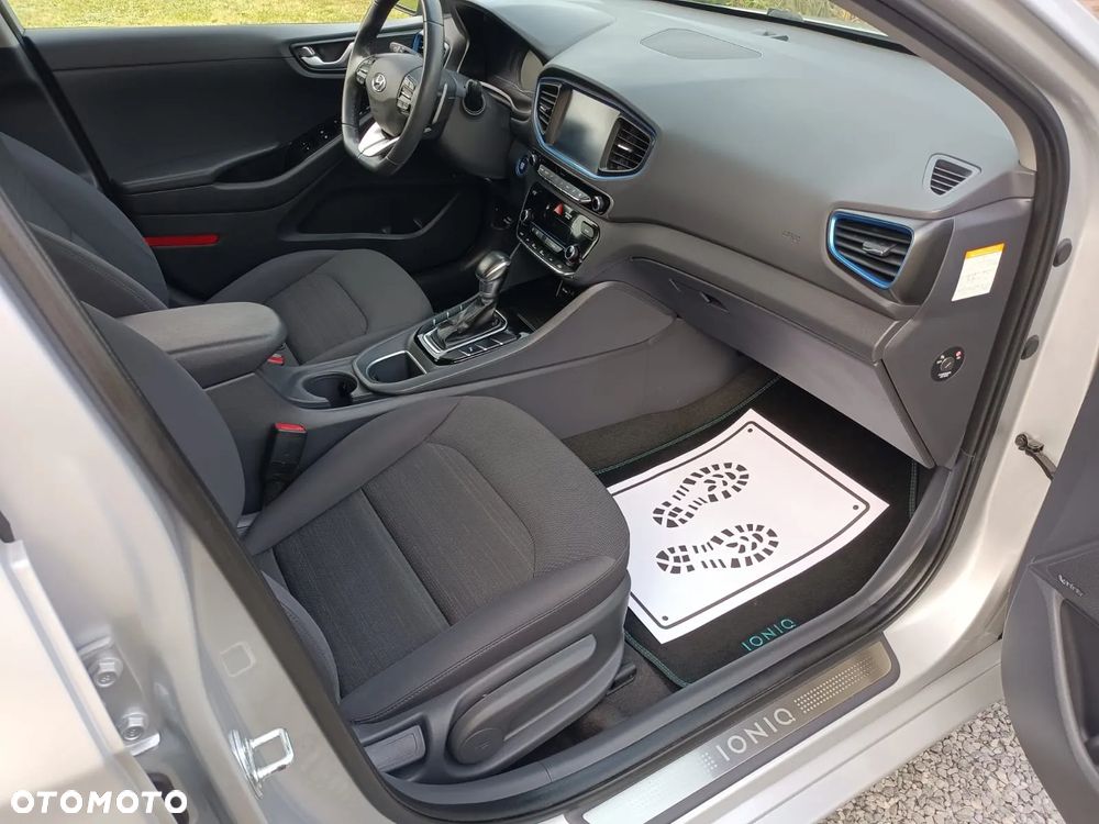 Hyundai IONIQ - 29