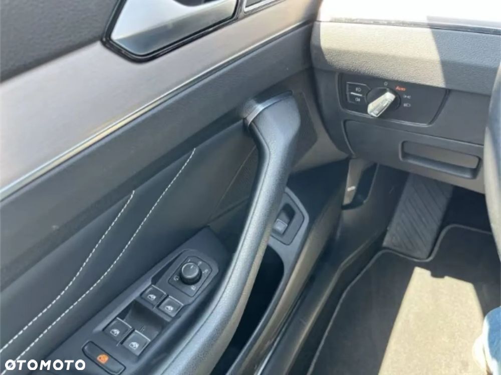 Volkswagen Passat 2.0 TDI SCR Style DSG - 16