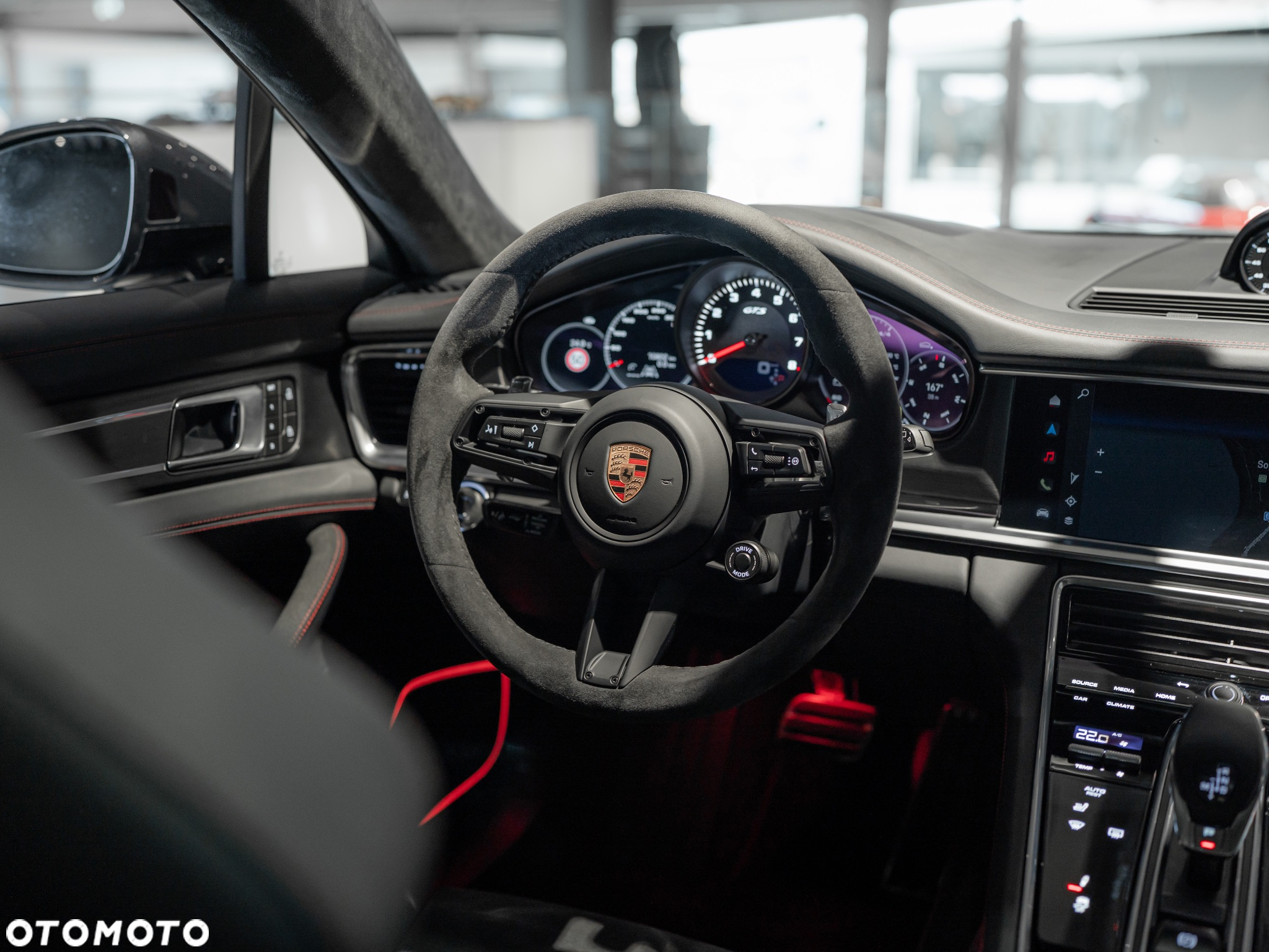 Porsche Panamera GTS Sport Turismo - 34