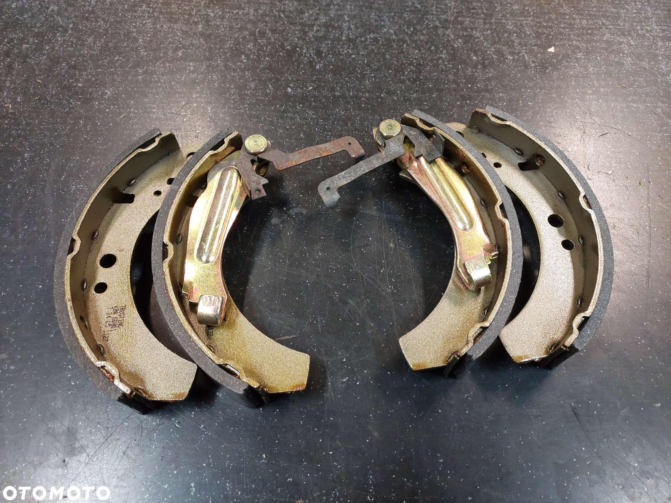 Szczęki hamulcowe kpl. tył 180x31  AUDI 80; VW GOLF I, PASSAT, POLO, SCIROCCO 0.9-1.6 05.72-07.83 - 2