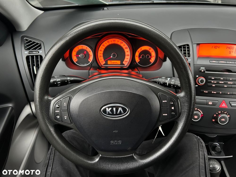 Kia Ceed - 29