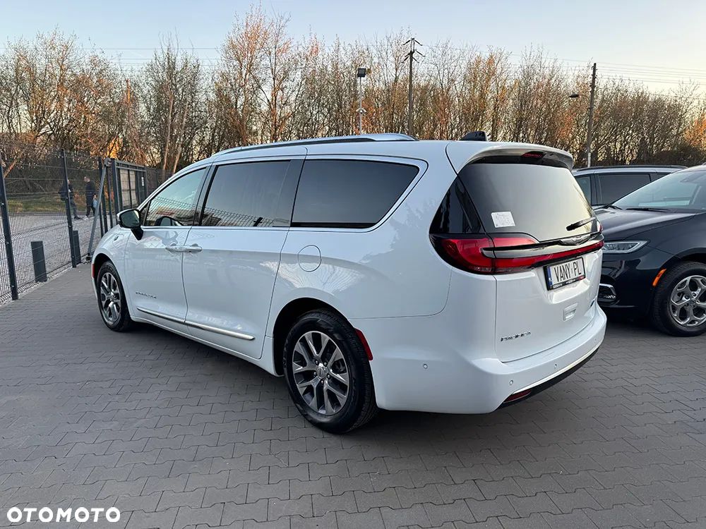 Chrysler Pacifica - 4