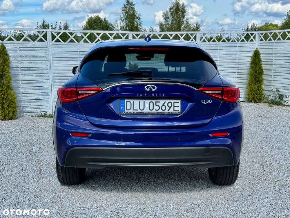 Infiniti Q30 1.6t Premium Tech - 27