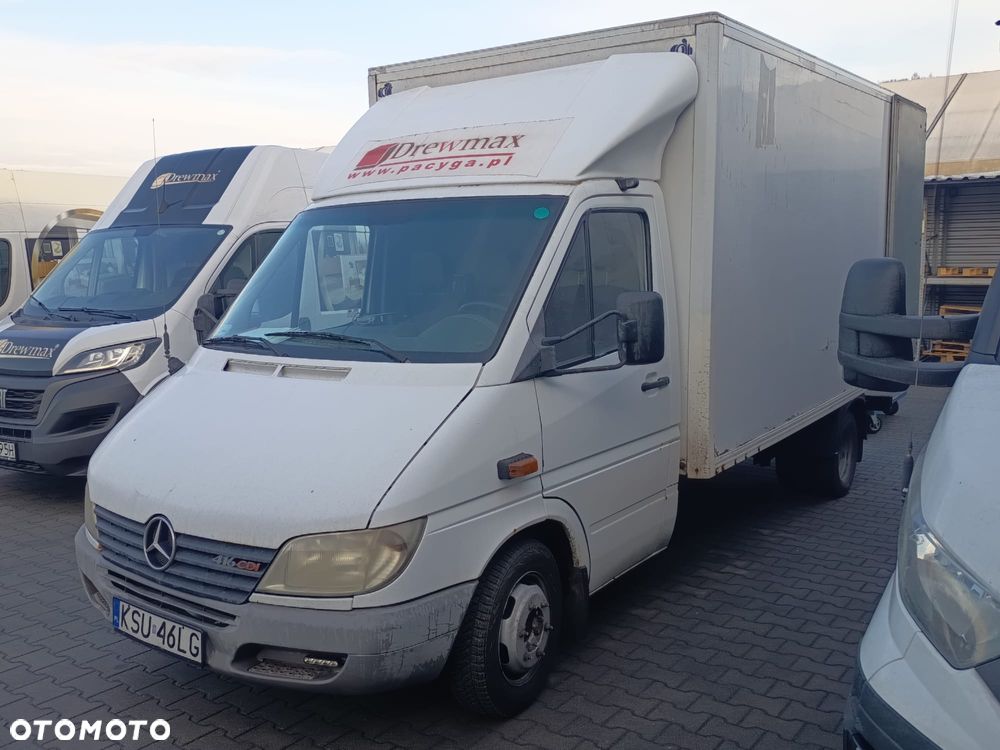 Mercedes-Benz Sprinter - 2