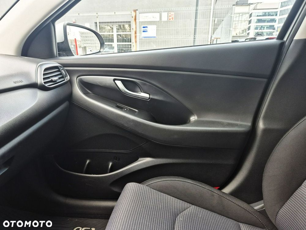Hyundai i30 1.5 DPI Classic + - 36