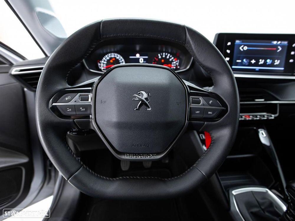 Peugeot 208 - 15