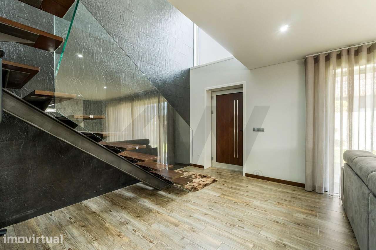 Espaço, Luz e Privacidade | Moradia T3 com 903 m2 de Terreno e Suite e - Grande imagem: 2/22