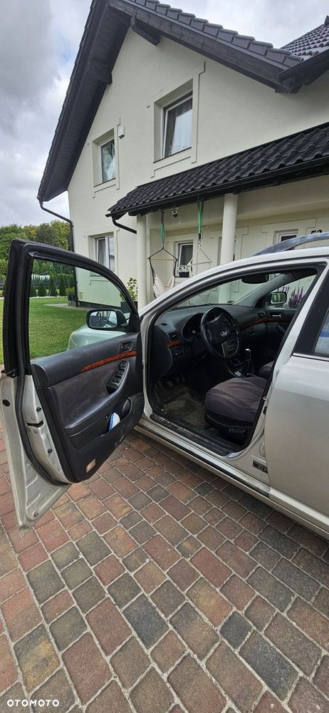 Toyota Avensis - 8