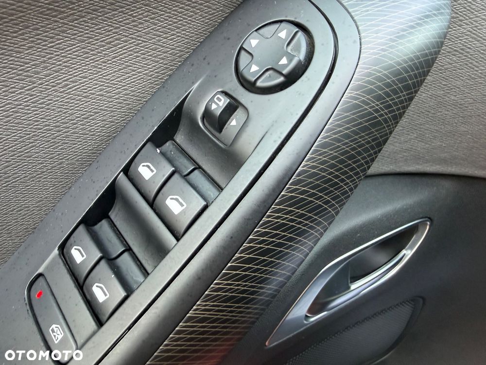 Citroën C4 e-HDi 115 Exclusive - 35